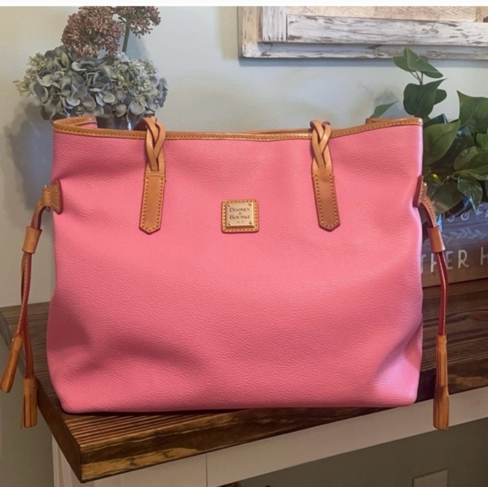 Dooney & Bourke EUC Pink Pebbled Leather Tote Shoulder Bag